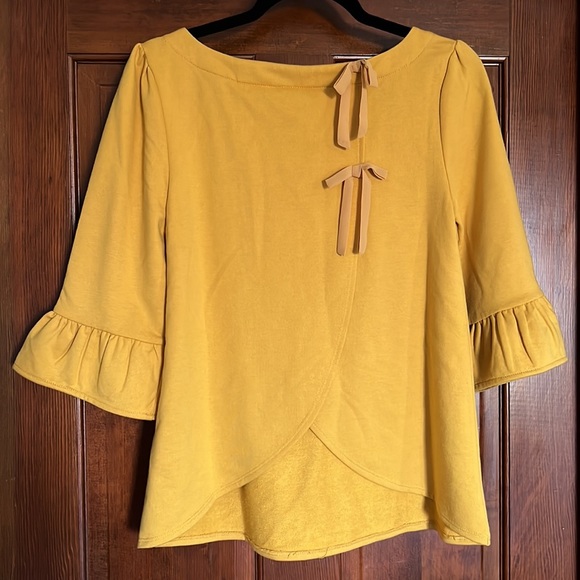 ModCloth NWT Ruffle Sleeve & Bows Top Size XS - Picture 9 of 9
